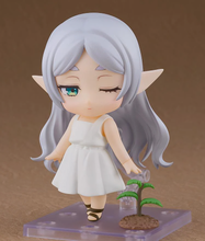 Load image into Gallery viewer, PRE-ORDER Good Smile Company Frieren: Beyond Journey's End Frieren Apprentice Era Ver Nendoroid #2986