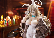 Load image into Gallery viewer, Max Factory Blue Archive Akane Murokasa (Bunny Girl) 1/7 scale figure