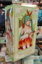 Load image into Gallery viewer, Taito Hatsune Miku Wonderland Thumbelina ver Prize figure