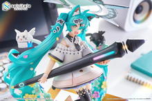 Load image into Gallery viewer, PRE-ORDER TAITO Spritale Hatsune Miku x Naoki Saito My Figure Making! - The Painter ver. - 1/7 scale figure
