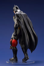 Load image into Gallery viewer, Kotobukiya ARTFX DC Comics - Batman: Last Knight on Earth 1/6 scale figure
