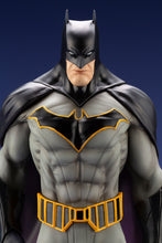 Load image into Gallery viewer, Kotobukiya ARTFX DC Comics - Batman: Last Knight on Earth 1/6 scale figure
