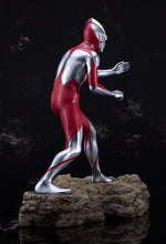 Load image into Gallery viewer, Good Smile Company Ultraman (Shin Japan Heroes Universe) Statue
