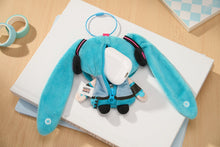 Load image into Gallery viewer, Good Smile Company Vocaloid Character Vocal Series 01: Hatsune Miku Keychain Pouch
