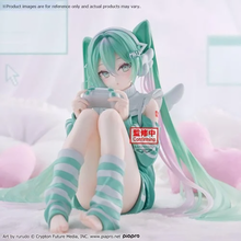 Load image into Gallery viewer, PRE-ORDER Banpresto Vocaloid Hatsune Miku Game Version Holiday Memories prize figure
