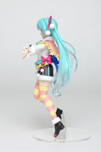 Load image into Gallery viewer, Taito Hatsune Miku Winter Image Ver. Prize Figure
