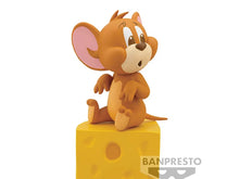 Load image into Gallery viewer, Tom And Jerry Collection I Love Cheese Jerry mini-figure
